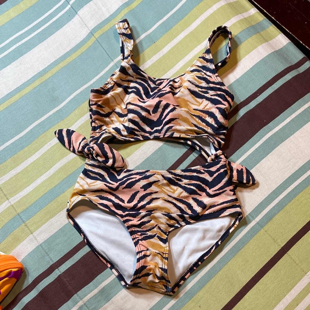 Girl’s Animal Print Bathing Suit.  EUC!